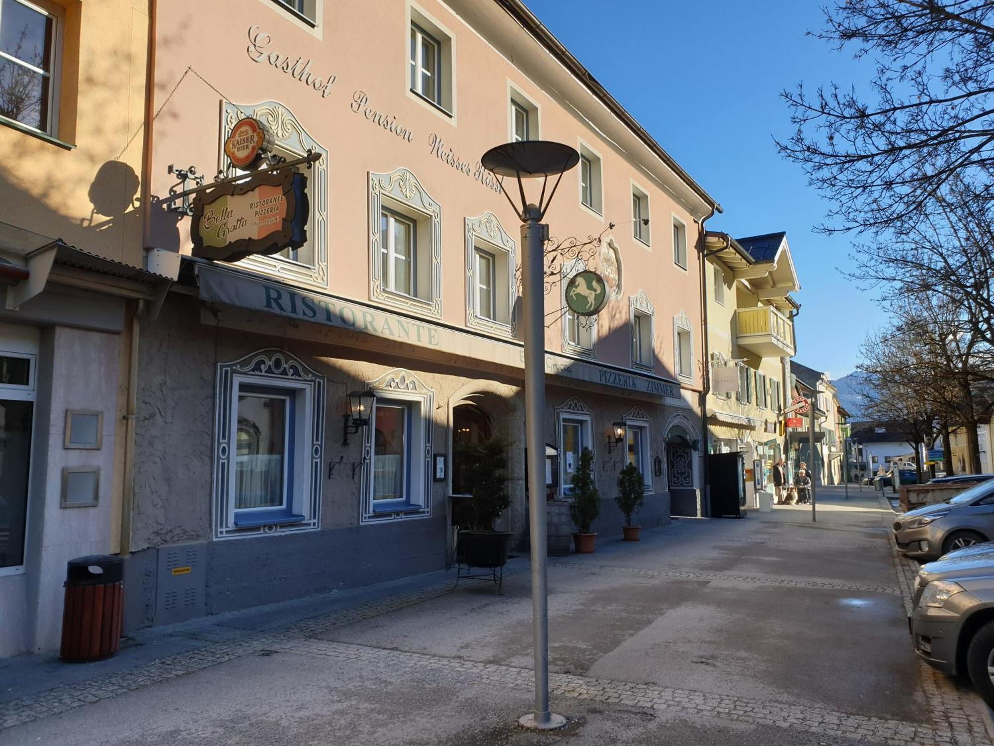 Weisses Roessel-Cavallo Bianco Werfen Exterior foto